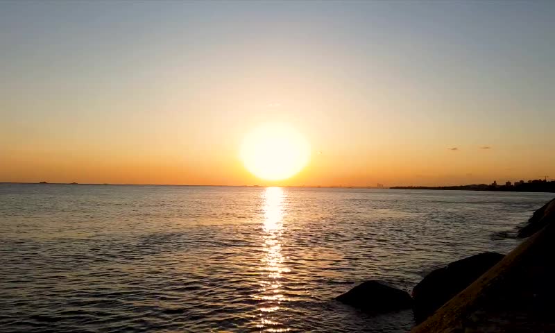 Sunset Loop Video loop – Seaside Sunset – DreamBackgrounds